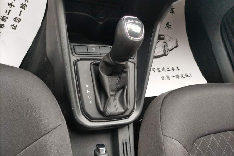 Used Skoda Rapid 2022 1.5L Automatic Comfort Edition Gear Lever