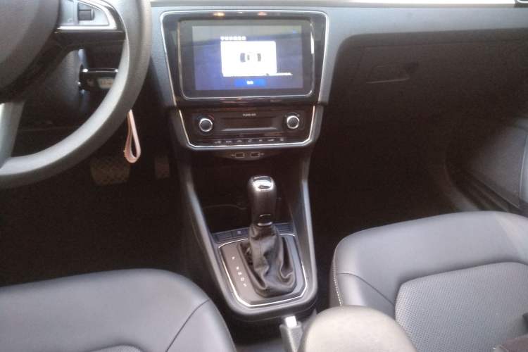 Used Skoda Rapid 2022 1.5L Automatic Comfort Edition Gear Lever