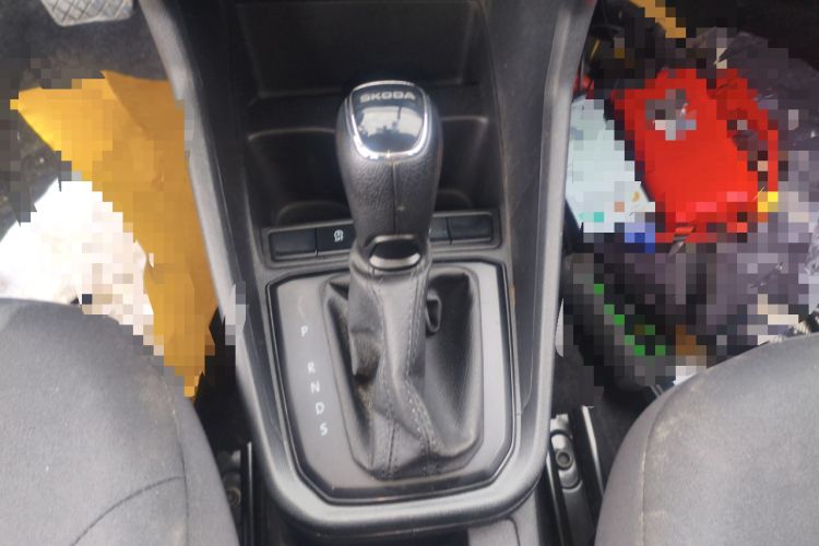 Used Skoda Rapid 2022 1.5L Automatic Comfort Edition Gear Lever