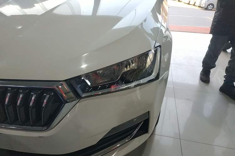Used Skoda Rapid 2022 1.5L Automatic Comfort Edition Left Front Headlight