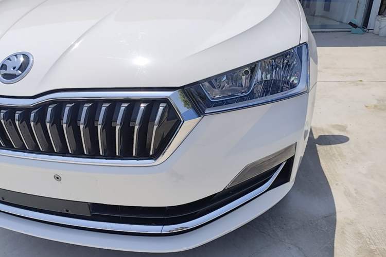 Used Skoda Rapid 2022 1.5L Automatic Comfort Edition Left Front Headlight