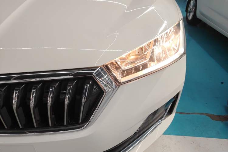 Used Skoda Rapid 2022 1.5L Automatic Comfort Edition Left Front Headlight