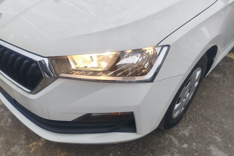 Used Skoda Rapid 2022 1.5L Automatic Comfort Edition Left Front Headlight