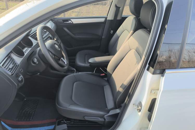 Used Skoda Rapid 2022 1.5L Automatic Comfort Edition Left Front Seat