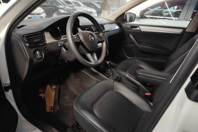 Used Skoda Rapid 2022 1.5L Automatic Comfort Edition Left Front Seat