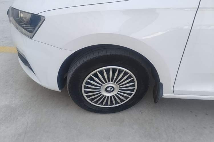 Used Skoda Rapid 2022 1.5L Automatic Comfort Edition Left Front Wheel Hub