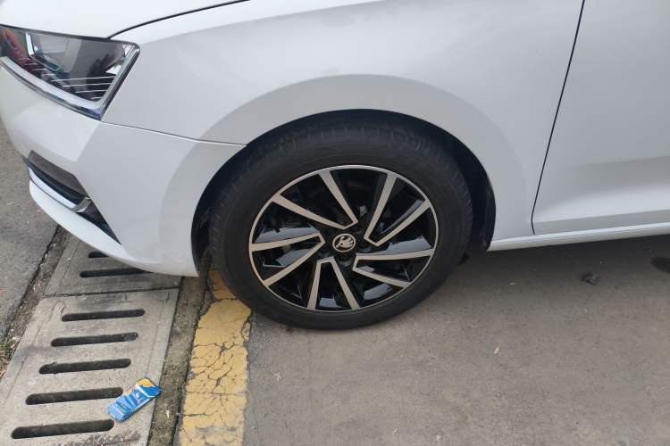 Used Skoda Rapid 2022 1.5L Automatic Comfort Edition Left Front Wheel Hub