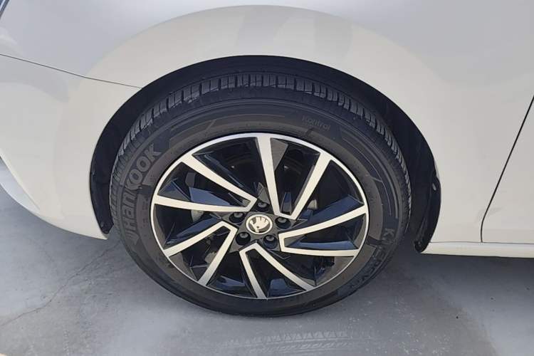 Used Skoda Rapid 2022 1.5L Automatic Comfort Edition Left Front Wheel Hub