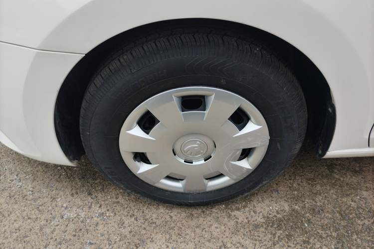 Used Skoda Rapid 2022 1.5L Automatic Comfort Edition Left Front Wheel Hub