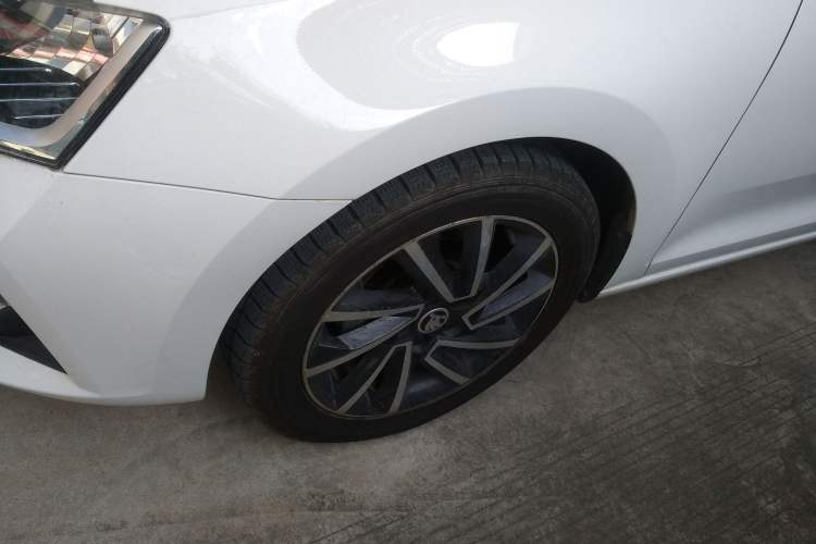 Used Skoda Rapid 2022 1.5L Automatic Comfort Edition Left Front Wheel Hub