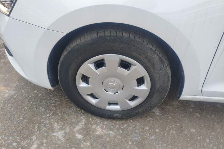 Used Skoda Rapid 2022 1.5L Automatic Comfort Edition Left Front Wheel Hub