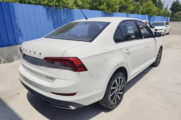Used Skoda Rapid 2022 1.5L Automatic Comfort Edition Rear Right 45 Deg