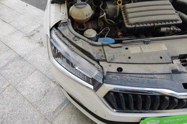 Used Skoda Rapid  Right Front Headlight