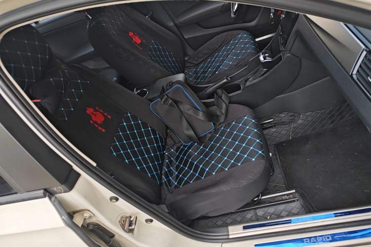 Used Skoda Rapid 2022 1.5L Automatic Comfort Edition Right Front Seat