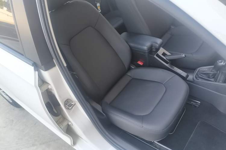 Used Skoda Rapid 2022 1.5L Automatic Comfort Edition Right Front Seat