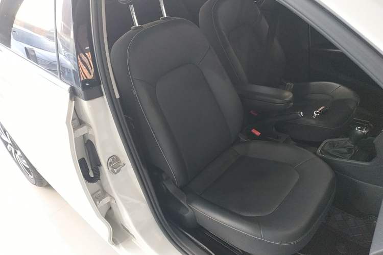 Used Skoda Rapid 2022 1.5L Automatic Comfort Edition Right Front Seat