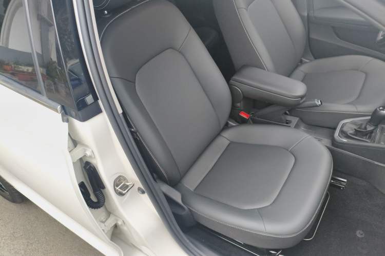 Used Skoda Rapid 2022 1.5L Automatic Comfort Edition Right Front Seat