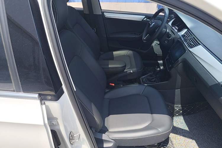 Used Skoda Rapid 2022 1.5L Automatic Comfort Edition Right Front Seat