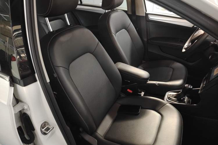 Used Skoda Rapid 2022 1.5L Automatic Comfort Edition Right Front Seat