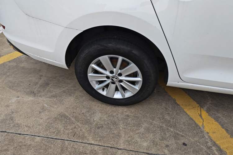 Used Skoda Rapid 2022 1.5L Automatic Comfort Edition Right Rear Wheel Hub