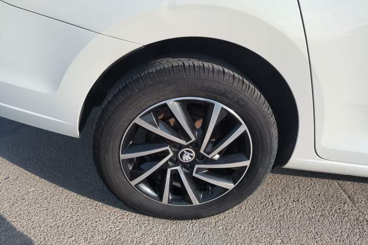 Used Skoda Rapid 2022 1.5L Automatic Comfort Edition Right Rear Wheel Hub