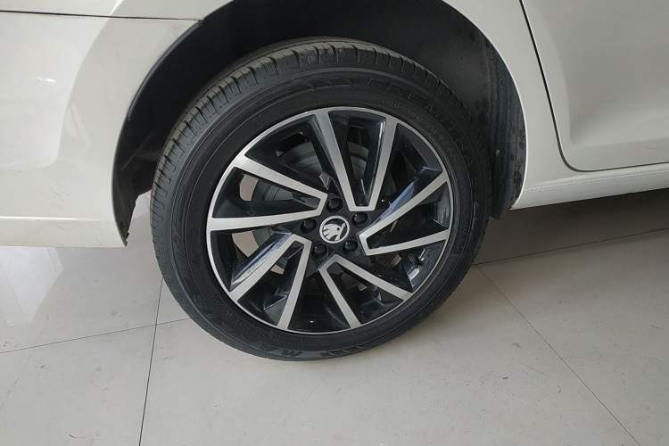 Used Skoda Rapid 2022 1.5L Automatic Comfort Edition Right Rear Wheel Hub