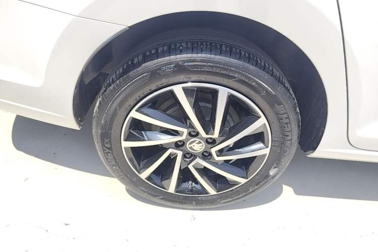 Used Skoda Rapid 2022 1.5L Automatic Comfort Edition Right Rear Wheel Hub