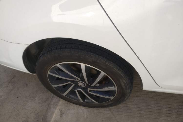 Used Skoda Rapid 2022 1.5L Automatic Comfort Edition Right Rear Wheel Hub