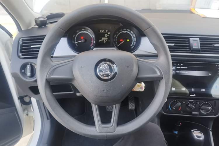Used Skoda Rapid 2022 1.5L Automatic Comfort Edition Steering Wheel