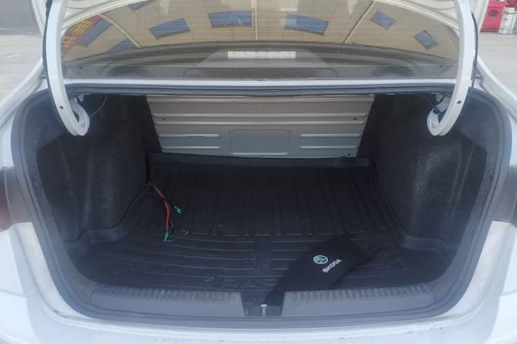 Used Skoda Rapid 2022 1.5L Automatic Comfort Edition Trunk