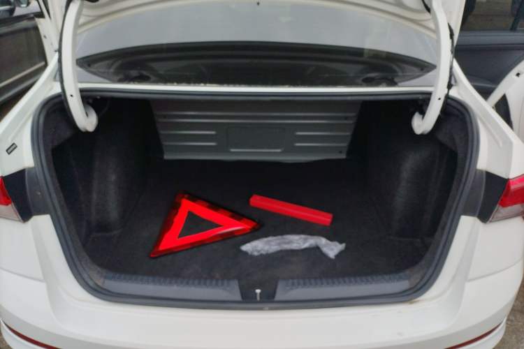 Used Skoda Rapid 2022 1.5L Automatic Comfort Edition Trunk