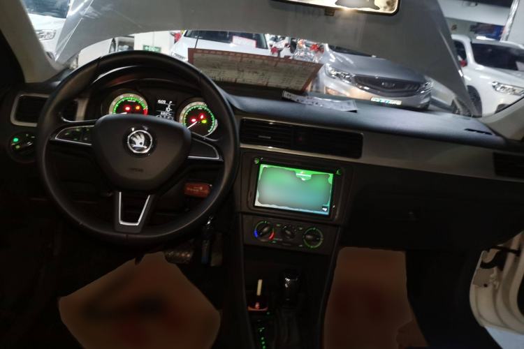 Used Skoda Rapid Spaceback 2019 Revised Version 1.5L Automatic Comfort Edition China V Standard Center Console