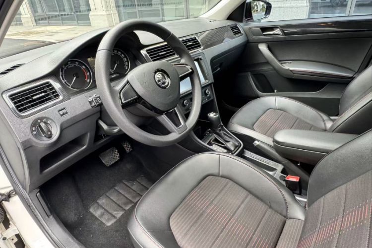 Used Skoda Rapid Spaceback 2016 Revised 1.6L Automatic Smart Drive Version Interior 1