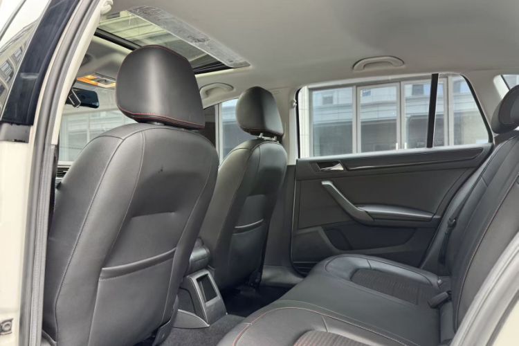 Used Skoda Rapid Spaceback 2016 Revised 1.6L Automatic Smart Drive Version Interior 2