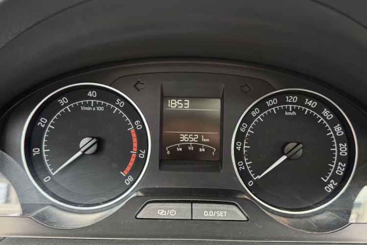 Used Skoda Rapid Spaceback 2016 Revised 1.6L Automatic Smart Drive Version Odometer Close Up