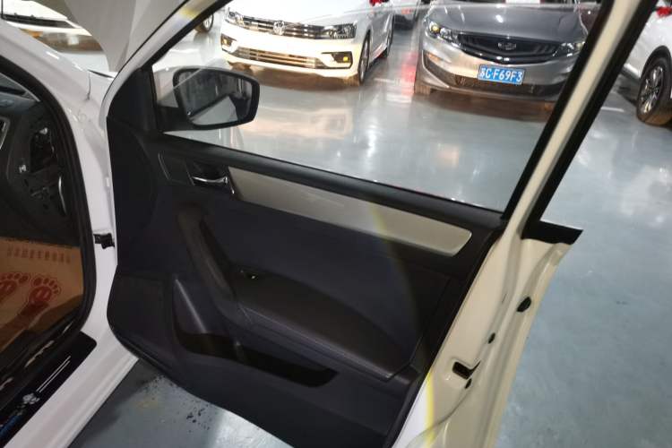Used Skoda Rapid Spaceback 2019 Revised Version 1.5L Automatic Comfort Edition China V Standard Right Front Door Interior