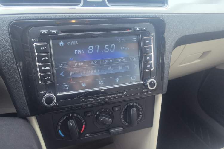 Used Skoda Rapid Spaceback 2014 1.6L Automatic Enjoyment Edition Audio And AC Panel