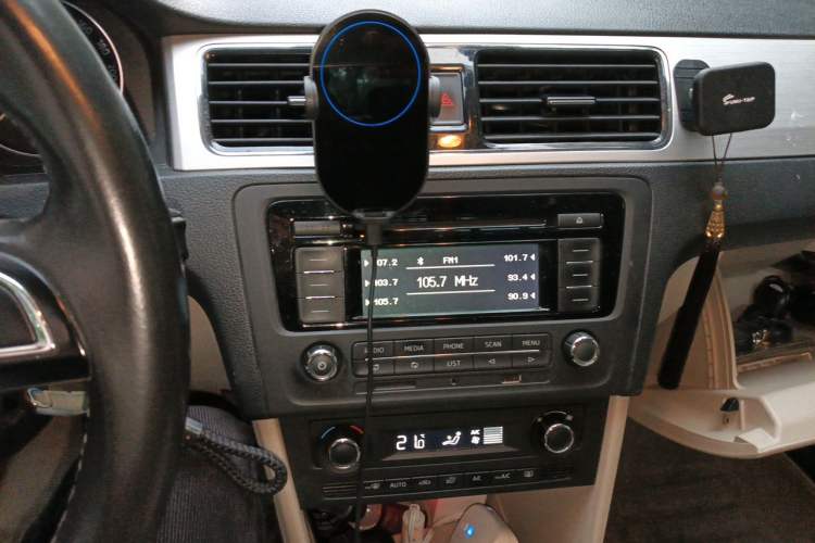 Used Skoda Rapid Spaceback 2014 1.4 TSI DSG Trend Edition Audio And AC Panel