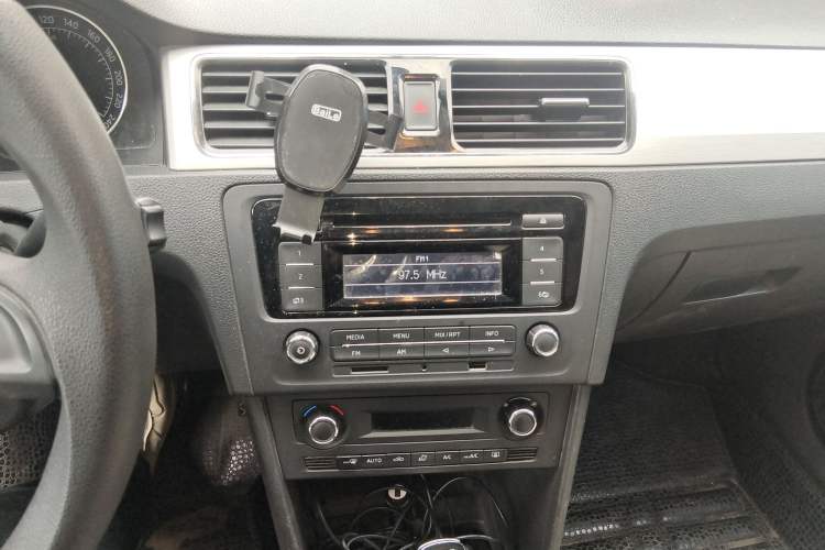 Used Skoda Rapid Spaceback 2014 1.4 TSI DSG Comfort Edition Audio And AC Panel