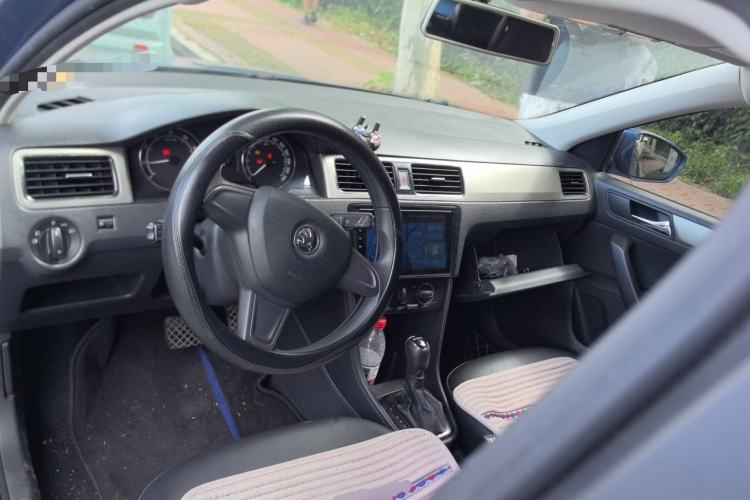 Used Skoda Rapid Spaceback 2014 1.6L Automatic Enjoyment Edition Center Console