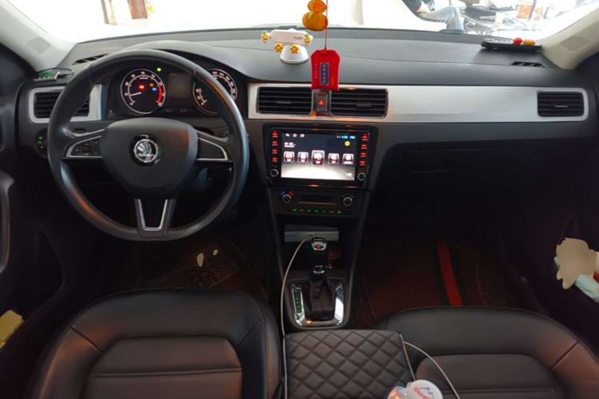 Used Skoda Rapid Spaceback 2014 1.6L Automatic Enjoyment Edition Center Console