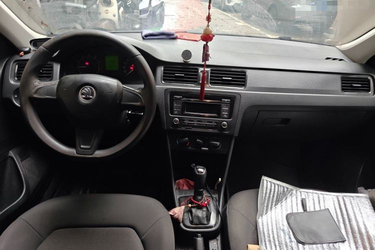 Used Skoda Rapid Spaceback 2014 1.6L Automatic Enjoyment Edition Center Console