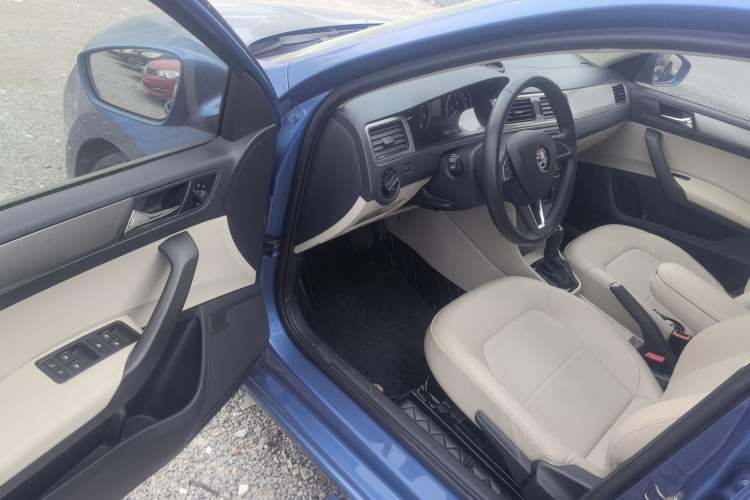 Used Skoda Rapid Spaceback 2014 1.6L Automatic Enjoyment Edition Driver Seat
