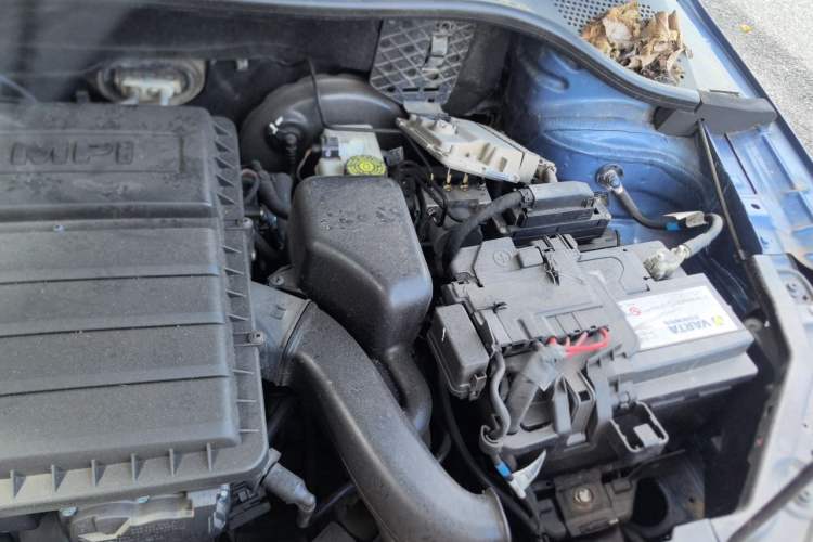 Used Skoda Rapid Spaceback 2014 1.6L Automatic Enjoyment Edition Engine Bay Left