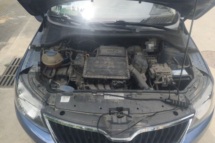 Used Skoda Rapid Spaceback 2014 1.6L Manual Enjoyment Edition Engine Bay