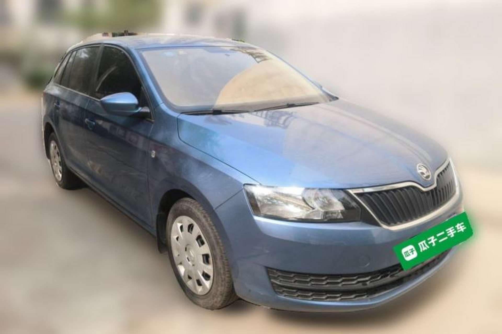 Used Skoda Rapid Spaceback 2014 1.6L Automatic Enjoyment Edition Front Right 45 Deg
