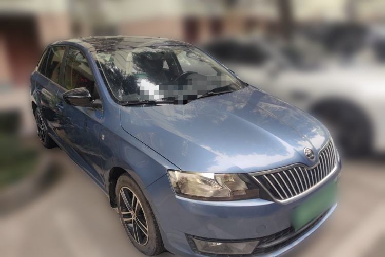 Used Skoda Rapid Spaceback 2014 1.6L Automatic Enjoyment Edition Front Right 45 Deg