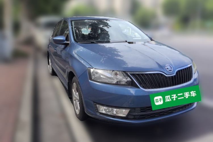Used Skoda Rapid Spaceback 2014 1.6L Automatic Enjoyment Edition Front Right 45 Deg