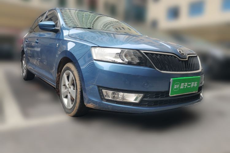 Used Skoda Rapid Spaceback 2014 1.6L Automatic Enjoyment Edition Front Right 45 Deg