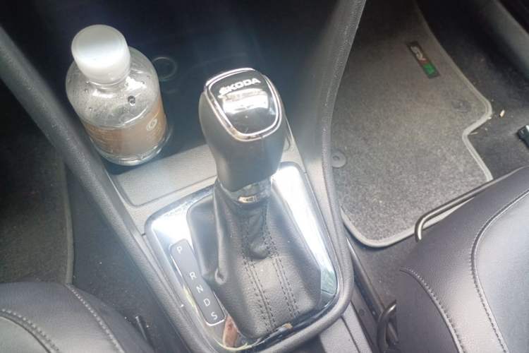 Used Skoda Rapid Spaceback 2014 1.6L Automatic Enjoyment Edition Gear Lever